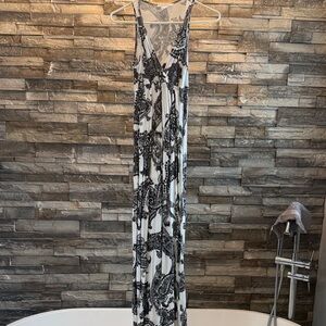 VENUS Black and White Paisley Maxi Dress